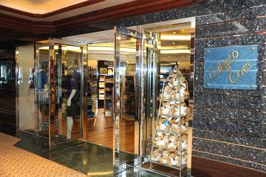 Princess Cruises Coral Class Interior shop 1.jpg